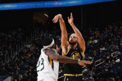 国际比赛日欧超杯传出新动向，多伦多猛龙手感冰凉，管理层表态——态度坚定，更衣室氛围转暖的简单介绍-多米在线入口