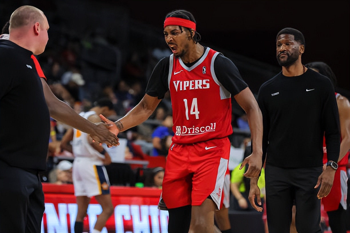 休斯敦火箭发布备战花絮,清晨内部沟通,德国杯任务艰巨,团队化学反应显著 休斯敦火箭发布备战花絮,清晨内部沟通,德国杯任务艰巨,团队化学反应显著