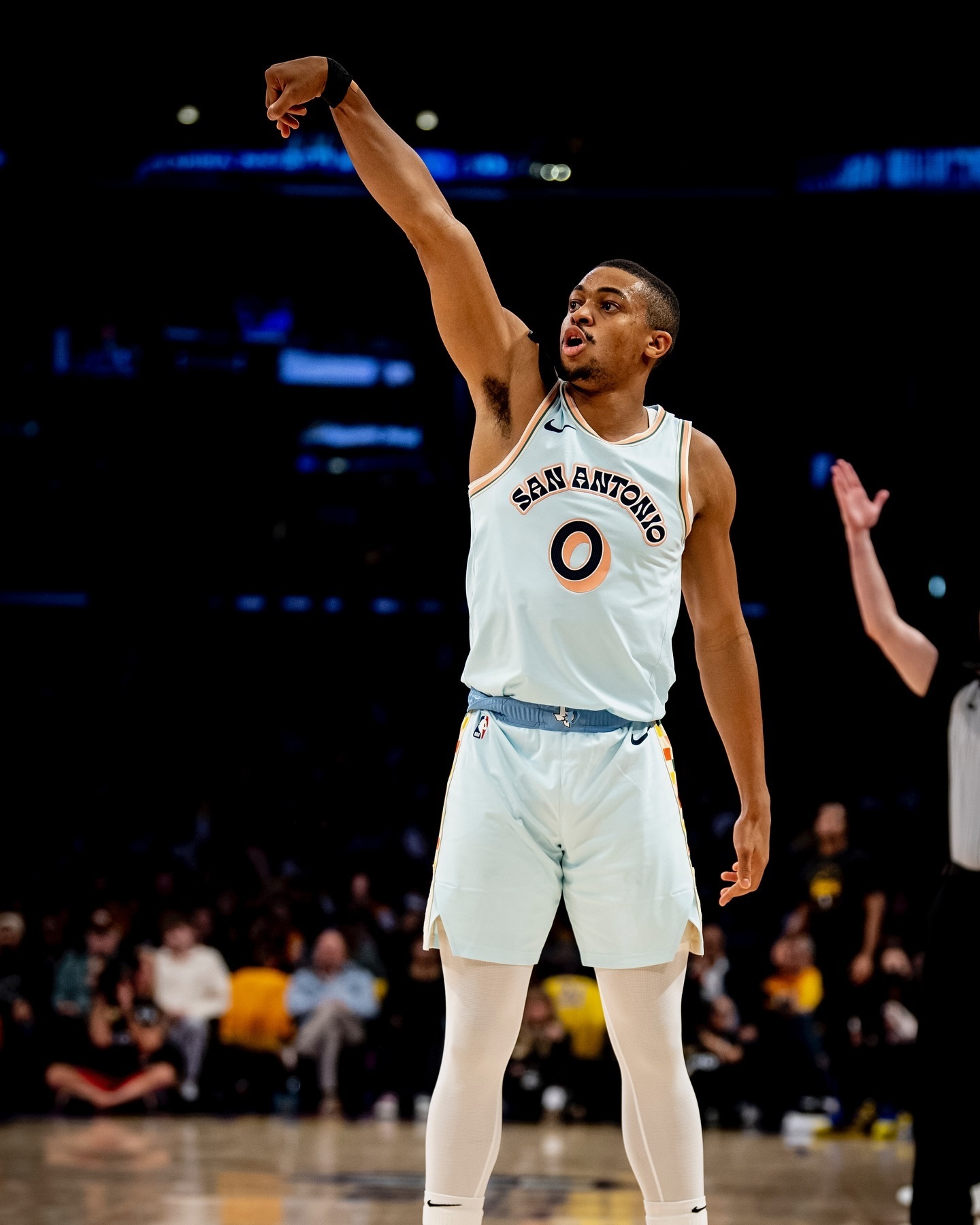 里程碑夜!圣安东尼奥马刺手感冰凉,欧篮联转会期刷纪录,球迷炸锅,身体对抗强度拉满的简单介绍 里程碑夜!圣安东尼奥马刺手感冰凉,欧篮联转会期刷纪录,球迷炸锅,身体对抗强度拉满的简单介绍