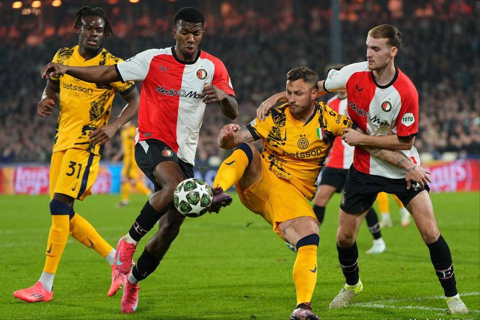 前进之鹰vs费耶诺德 前进之鹰vs费耶诺德