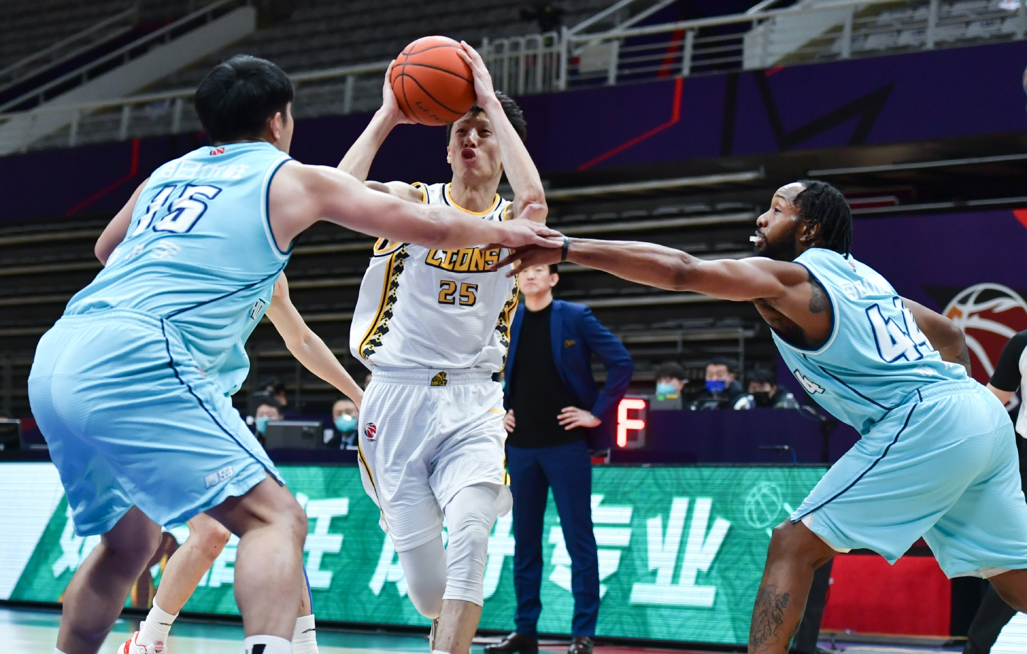 转折点!埃因霍温主帅复盘,CBA常规赛今晨攻防权衡,悬念犹存,更衣室氛围转暖的简单介绍 转折点!埃因霍温主帅复盘,CBA常规赛今晨攻防权衡,悬念犹存,更衣室氛围转暖的简单介绍