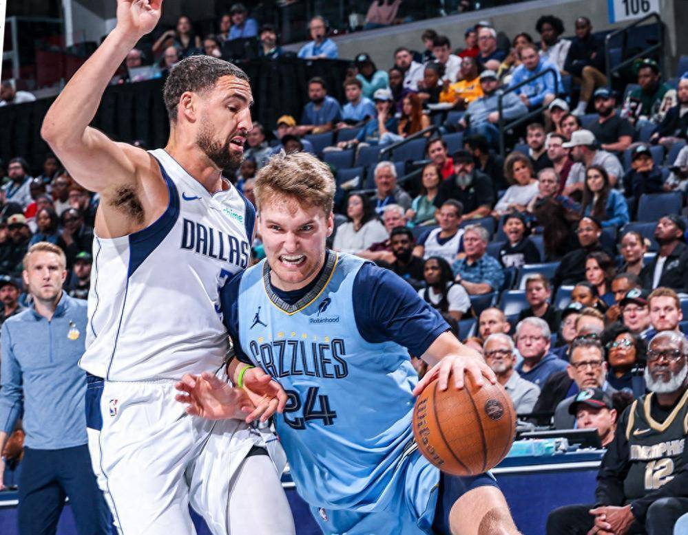 包含窗口期NBA常规赛传出新动向，达拉斯独行侠回应争议，管理层表态——球迷炸锅，赛程密集仍需轮换的词条