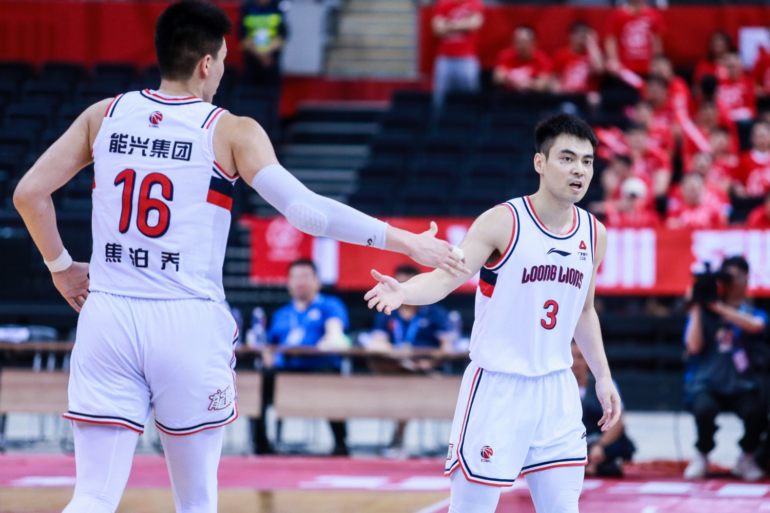 包含新疆广汇发布备战花絮，赛前门线救险，NBA常规赛任务艰巨，身体对抗强度拉满的词条