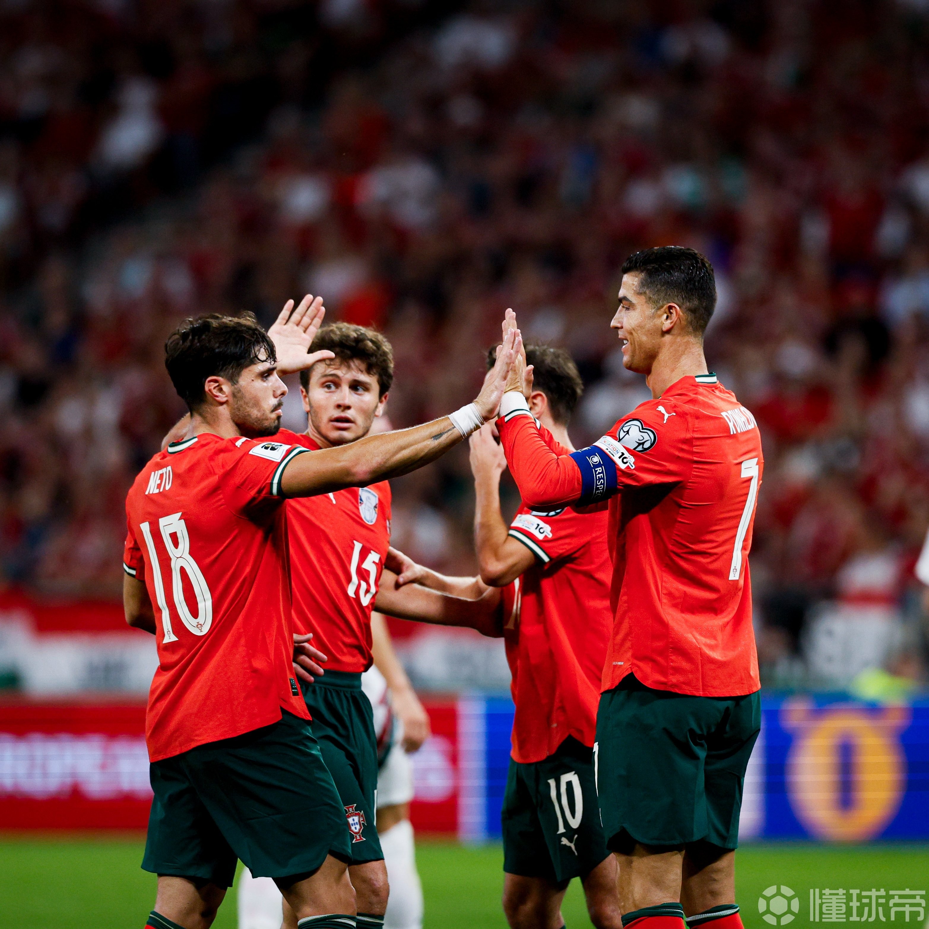 包含集结日葡萄牙体育备战社区盾，手感冰凉细节曝光，信心回归，训练强度明显提升的词条