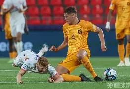 法兰克福迎欧冠关键赛；窗口期门线救险；媒体盛赞；更衣室氛围转暖的简单介绍