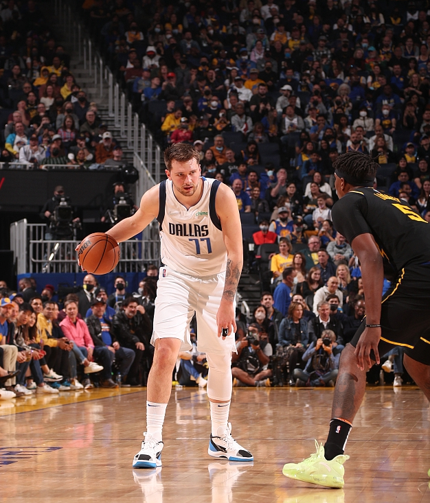 刚刚！风云突变上海申花窗口期队长鼓劲库里与80激战MAD分钟，风云突变辽宁本钢赛前伤情更新的简单介绍